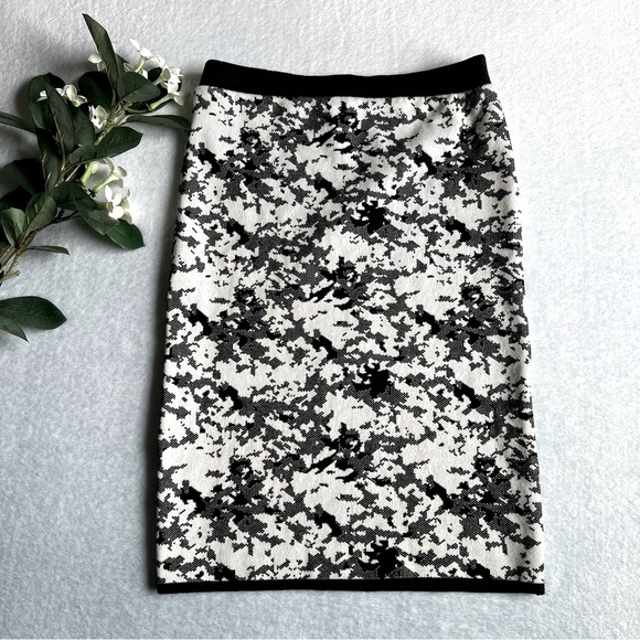 Forever 21 Sz Small Abstract Black & White Pencil Skirt - Picture 1 of 5